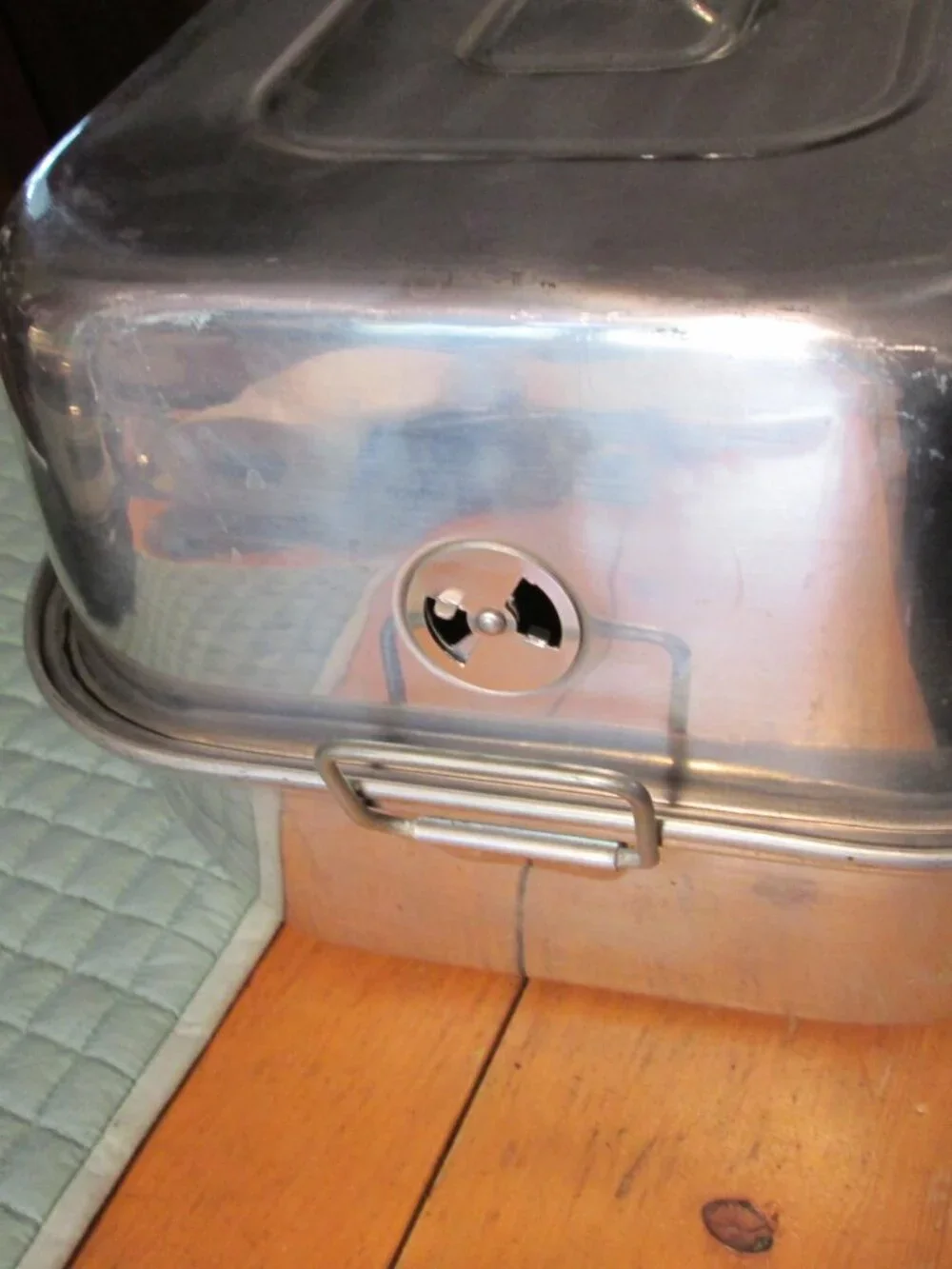 vtg Wearever 3 pc roaster 10 x17 in has rack vented sides